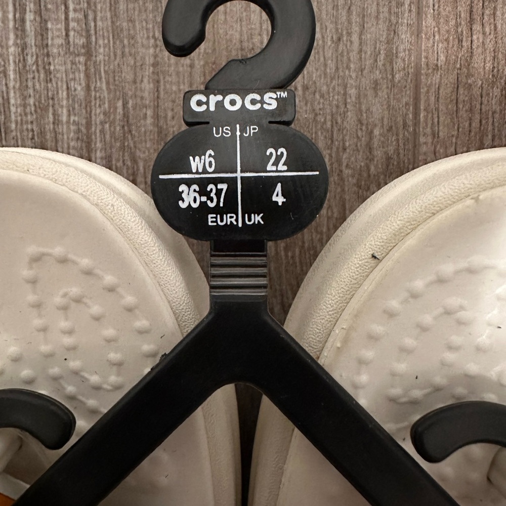 Crocs Size 6 - Picture 2 of 2